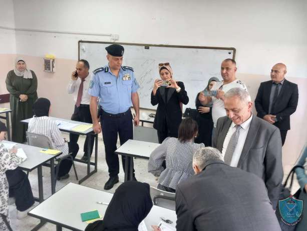 الشرطة تشارك وزير التربية والتعليم بجولة تفقدية لقاعات امتحان الثانوية العامة في طولكرم