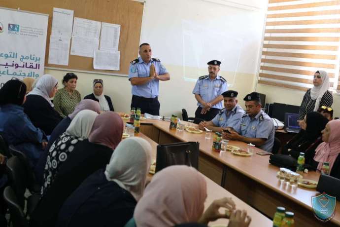 الشرطة وسيدات أريحا ينظمان ورشة عمل لمشروع نساء ضد المخدرات في أريحا