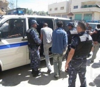 الشرطة تقبض على شخص متهم بتقديم مصدقات كاذبة في نابلس