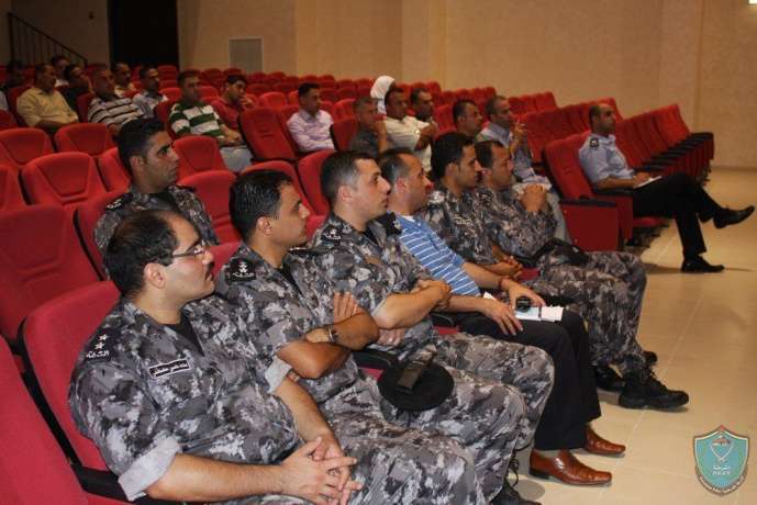 الشرطة تفتتح دورة في حقوق الانسان بكلية فلسطين للعلوم الشرطية