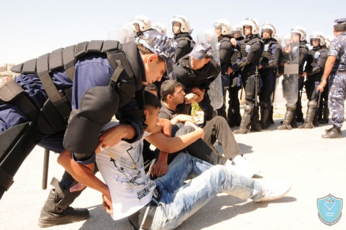 الشرطة تفض شجارا وتوقف 12  شخصا في نابلس