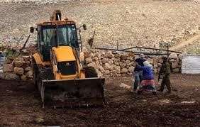 الاحتلال يهدم بئر مياه وغرفة زراعية جنوب الخليل