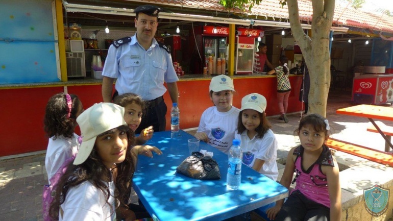 الشرطة تنظم رحلة ترفيهية لمخيم الشرطي الصغير في طولكرم