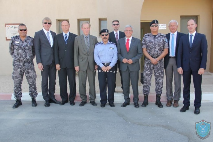 وزير الداخلية في ولاية رايلاند الألمانية يزور كلية فلسطين للعلوم الشرطية في أريحا