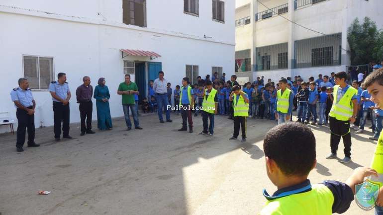 الشرطة  تطلق المرحلة الأولى من دوريات السلامة على الطرق بمدرسة ذكور عقابا الاساسية بطوباس