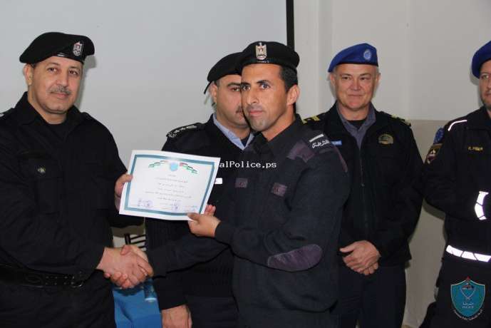 الشرطة تخرج دورة التدريب اثناء الخدمة  الثانيه  بطوباس