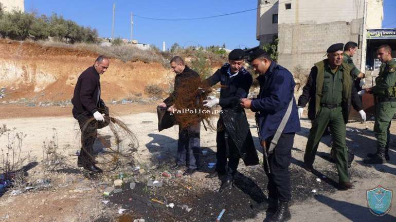 الشرطة تشارك في حملة (محافظتنا نظيفه)  في طوباس