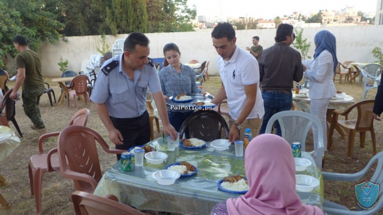 الشرطة تشارك مؤسسة الحلم الفلسطيني والأمن الوطني  بإفطار رمضاني للمسنين في سلفيت