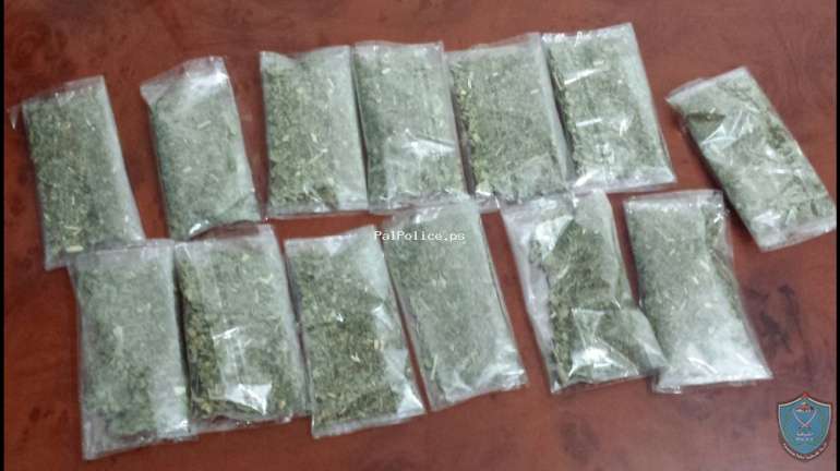 الشرطة  تضبط  19 كيس  بداخلها مواد يشتبه أنها مخدرة في مدينة طولكرم