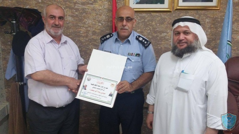 مديرية الأوقاف والشؤون الدينية تكرم مدير شرطة محافظة قلقيلية
