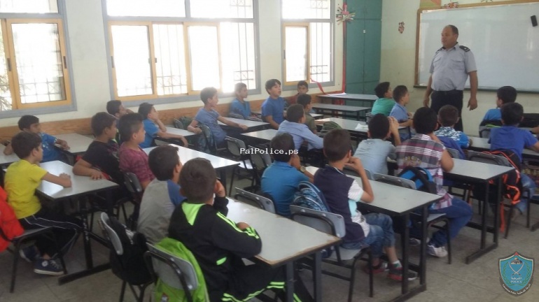 الشرطة تواصل تنظيم  محاضرات  التوعية في مدارس محافظة  طوباس