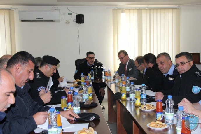 الشرطة تعقد ورشة عمل لمناقشة المفهوم الاستراتيجي للشرطة المجتمعية في رام الله