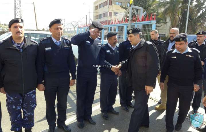 سيادة اللواء حازم عطا الله يكرم أربعة ضباط لانقاذهم مواطنه اثناء قيامها باشعال النار بنفسها في طولكرم