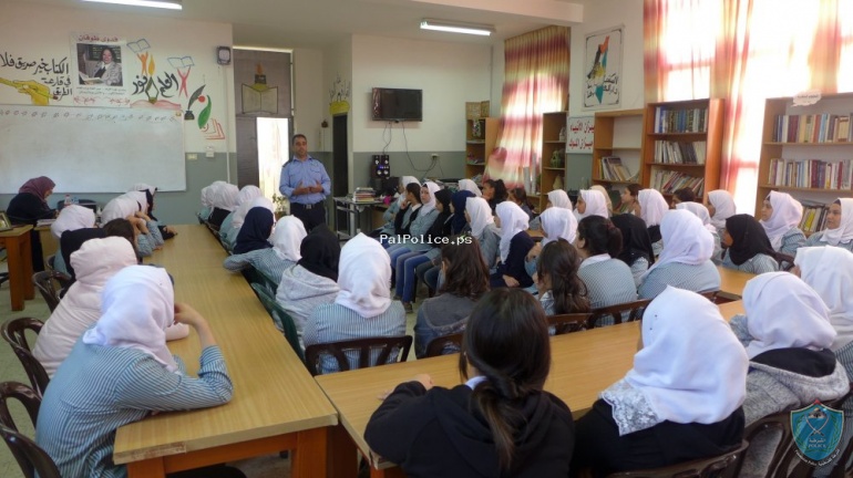 الشرطة تطلق المرحلة الثالثة من برنامج المحاضرات الشرطية لطلبة المدارس في قلقيلية