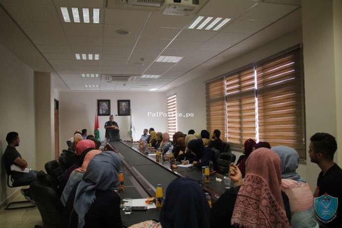 الشرطة تعقد محاضرة حول مخاطر المخدرات لطلبة جامعة القدس المفتوحة بسلفيت