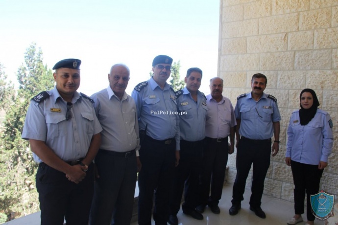 الشرطة تقدم التوعية والارشاد في مخيم "القدس" في بلدية عطارة