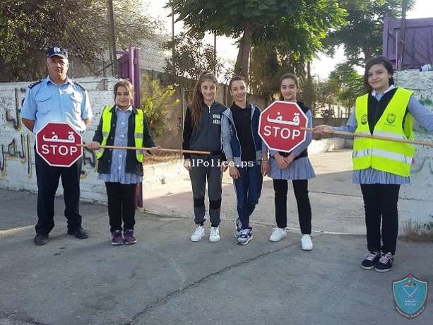 الشرطة تشرع بتدريب فرق السلامة المرورية بعدد من مدارس في الخليل
