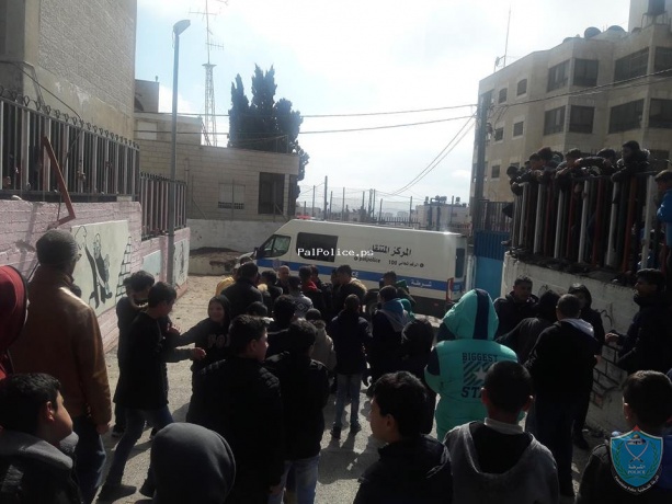 الشرطة تقدم التوعية وإلارشاد  في مدرسة ذكور الأمعري الأساسية في رام الله