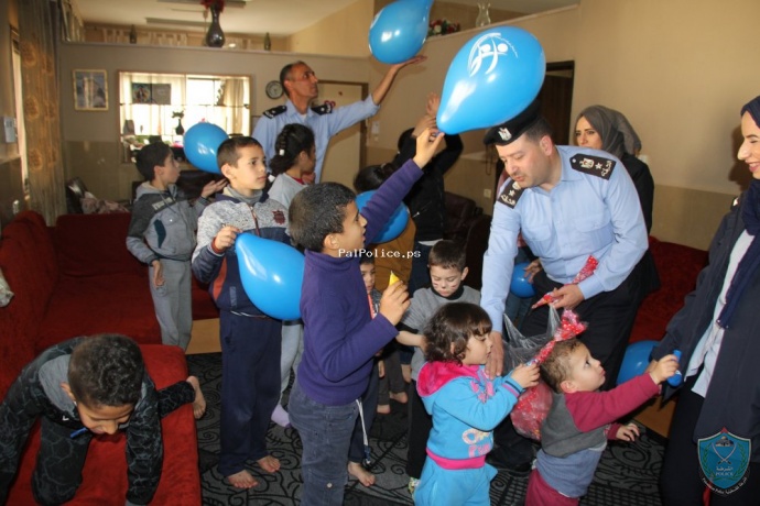 الشرطة تنظم يوم ترفيهي للأيتام في جمعية الهلال الأحمر بمناسبة يوم اليتيم العربي في طولكرم