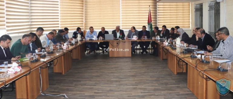 المحافظة والشرطة والبلدية يطلقون حملة لإزالة التعديات وتنظيم الأسواق في مدينة الخليل
