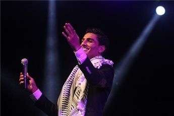 محمد عساف يلهب جمهوره الفلسطيني بظهوره الأول في رام الله
