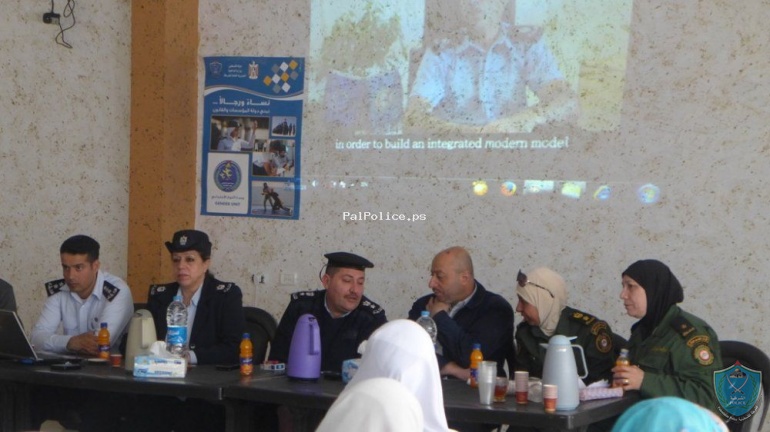 الشرطة تعقد محاضرة بعنوان  " النوع الاجتماعي و أثره في بناء دولة القانون " في مخيم طولكرم