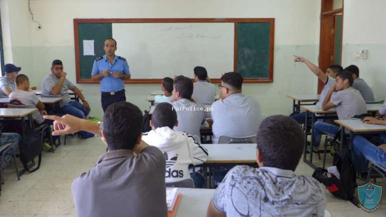 الشرطة تعقد محاضرة حول مخاطر المخدرات لطلبة المدرسة الصناعية  بطولكرم