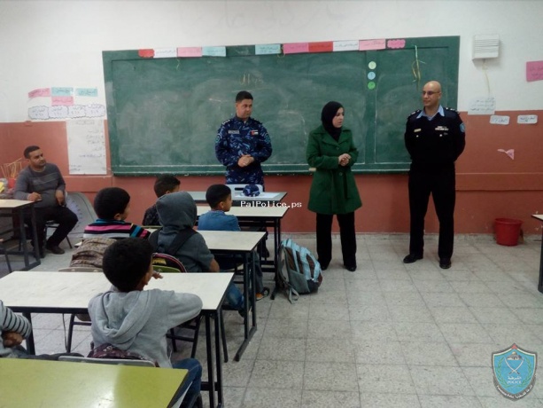 الشرطة تنظم محاضرة توعية لطلاب مدرسة الشهداء الأساسية المختلطة في قلقيلية