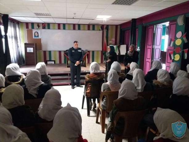 الشرطة تنظم محاضرة توعية  حول الابتزاز الالكتروني في طوباس