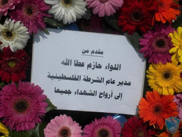 الشرطة تشارك في وضع  أكاليل من الزهور على صرح الشهداء في قلقيلية