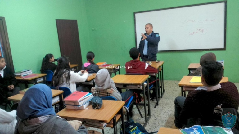 التوعية الشرطية تستهدف طلاب المدرسة الأردنية الأمريكية المختلطة في رام الله