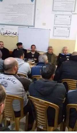 هيئة التوجيه السياسي تحاضر بنزلاء مركز الإصلاح حول مكارم الاخلاق بالخليل