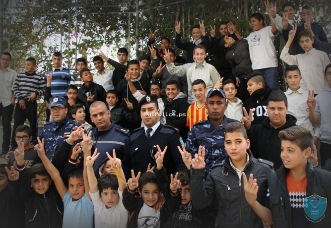 الشرطة تنظم يوماً شرطياً لتعزيز الثقافة الأمنية والوطنية لأكثر من 300 طالب في بيت لحم