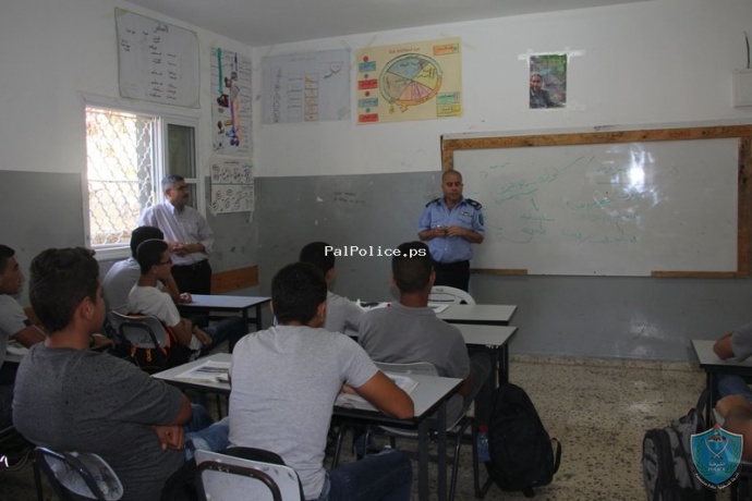 مركز الشرطة المتنقل يزور بلدة  شقبا ويحاضر في مدارسها  في رام الله