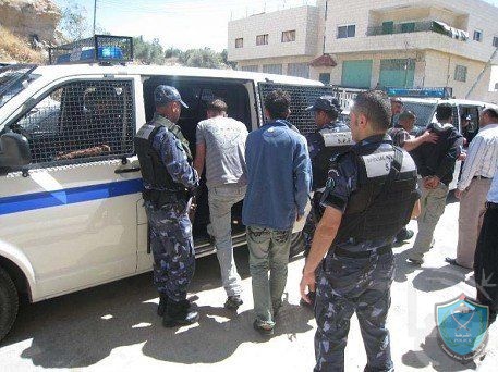 الشرطة تقبض على متهمين بسرقة مزرعة في أريحا