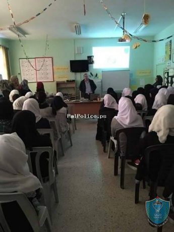 الشرطة تعقد محاضرة توعية حول الانترنت واستخدامها الآمن بمدرسة إبراهيم أبو الضبعات  بالخليل