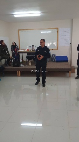 الشرطة تنظم محاضرة توعية في مخيم (الشرطي الصغير) في بلدة دير أبو ضعيف في جنين
