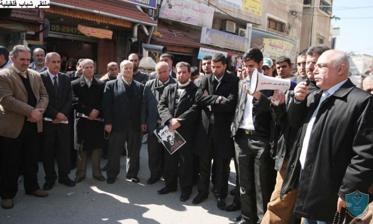 الشرطة تشارك في الوقفة التضامنية مع الأسير خضر عدنان في قلقيلية
