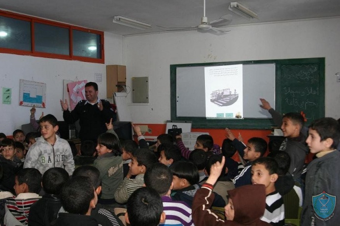 الشرطة تنظم محاضرة توعوية لطلبة مدرسة العودة في قلقيلية