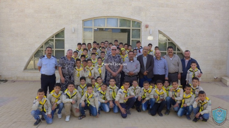 كلية فلسطين للعلوم الشرطية تستضيف 50 طالبا  من مدرسة الشهيد ياسر عرفات