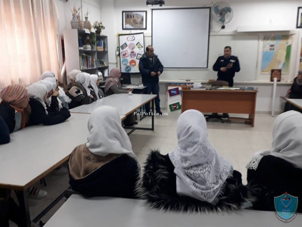 الشرطة تنظم لقاءا  ( حول الإبتزاز الإلكتروني ) لمدرسة بنات تياسير الثانويه بطوباس