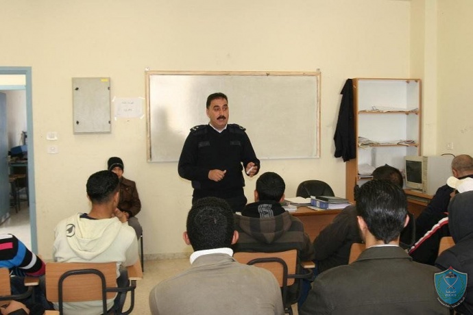 الشرطة تنظم محاضرة توعوية لطلبة مدرسة الشارقة في قلقيلية