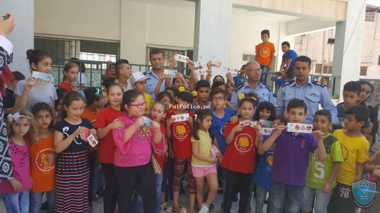 الشرطة تنظم لقاء مجتمعي  لأطفال  نادي (شباب الغد)  في بلدة دير الغصون بطولكرم