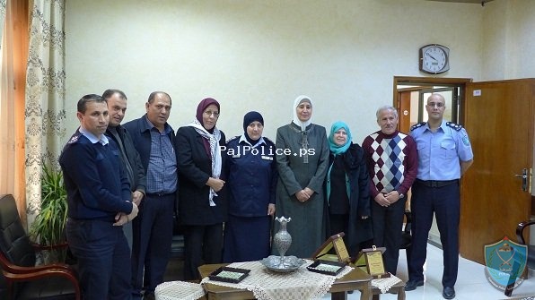 بمناسبة يوم المعلم الفلسطيني الشرطة تكرم أسرة التربية والتعليم في قلقيلية