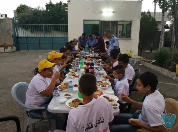 الشرطة تستضيف اطفال نادي قفين الرياضي لمأدبة افطار رمضانيه  في  مركز عتيل بطولكرم