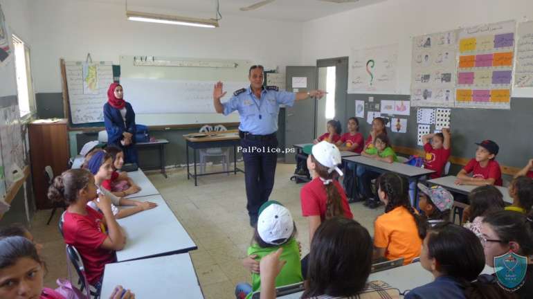 الشرطة تنظم محاضرة في التوعية والسلامة المرورية للمخيم الصيفي (القدس والعودة ) في قلقيلية