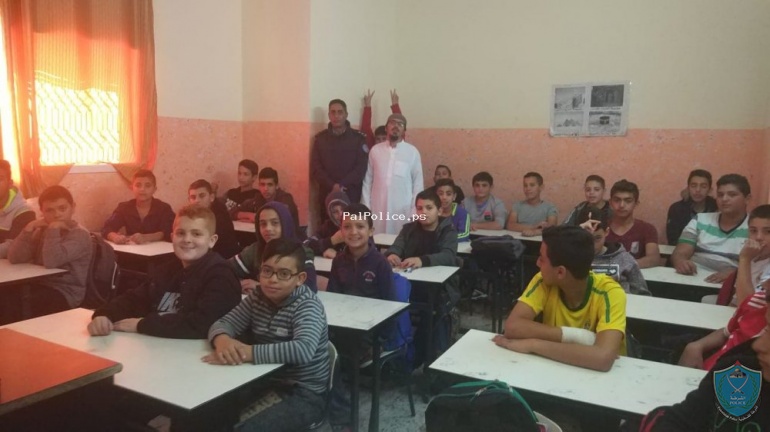 الشرطة تنظم محاضرة في التوعية والسلامة المرورية لطلبة المدرسة الشرعية في محافظة سلفيت