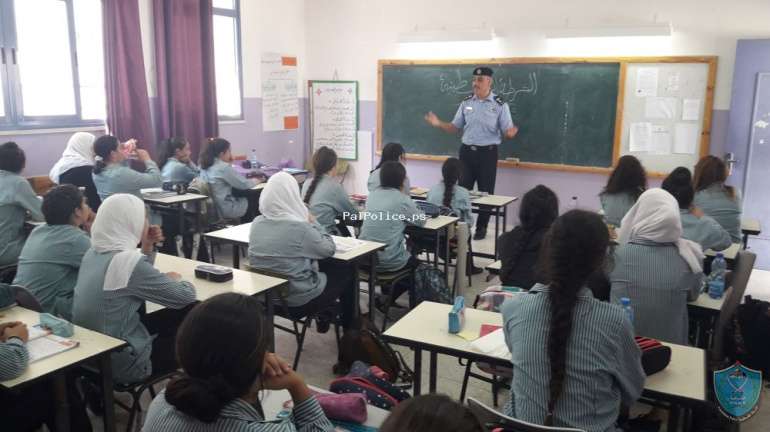 الشرطة تنظم محاضرات حول الجرائم الالكترونية لأكثر من 100 طالبة في بيت لحم