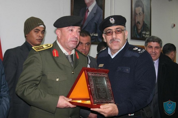 الشرطة تكرم قائد المنطقة ومدير جهاز المخابرات العامة السابقين في قلقيلية
