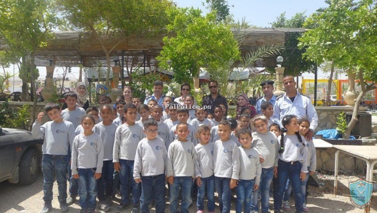 الشرطة تقيم يوماً ترفيهيا لأطفال مدرسة سيرا في أريحا